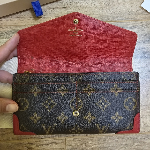 LOUIS VUITTON 2015 LV Monogram Sarah Retiro Wallet - Picture 11 of 17